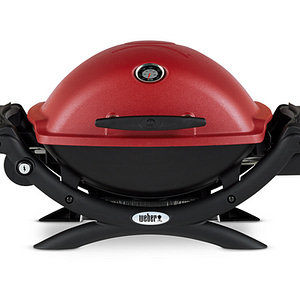 Weber Q 1200 Red Front View Closed